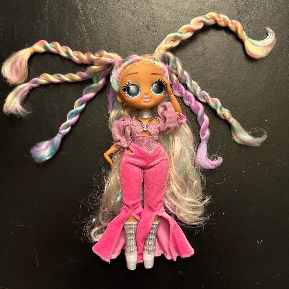 6 LOL Surprise Dolls